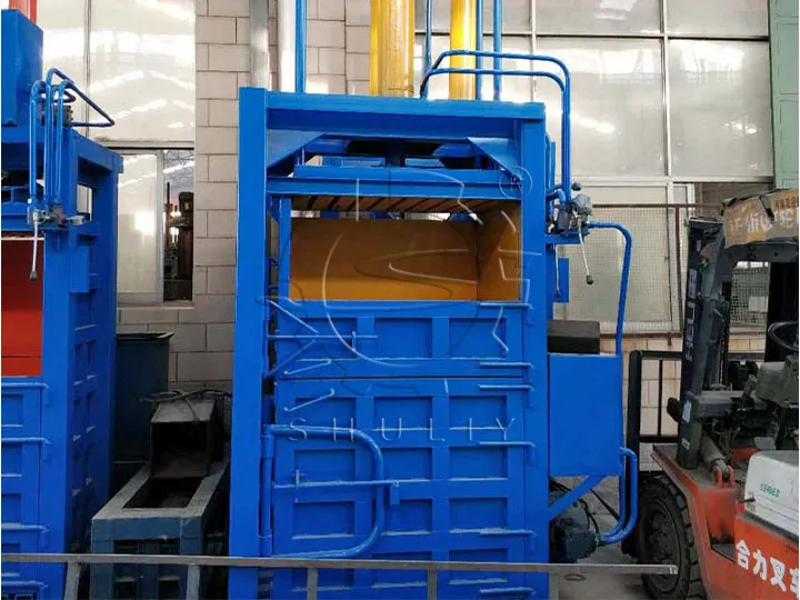 PET bottle baling machine