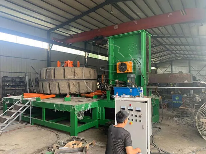 OTR tire sidewall cutting machine