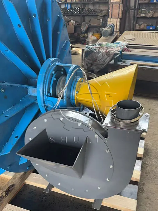 Blower of the fiber separator machine